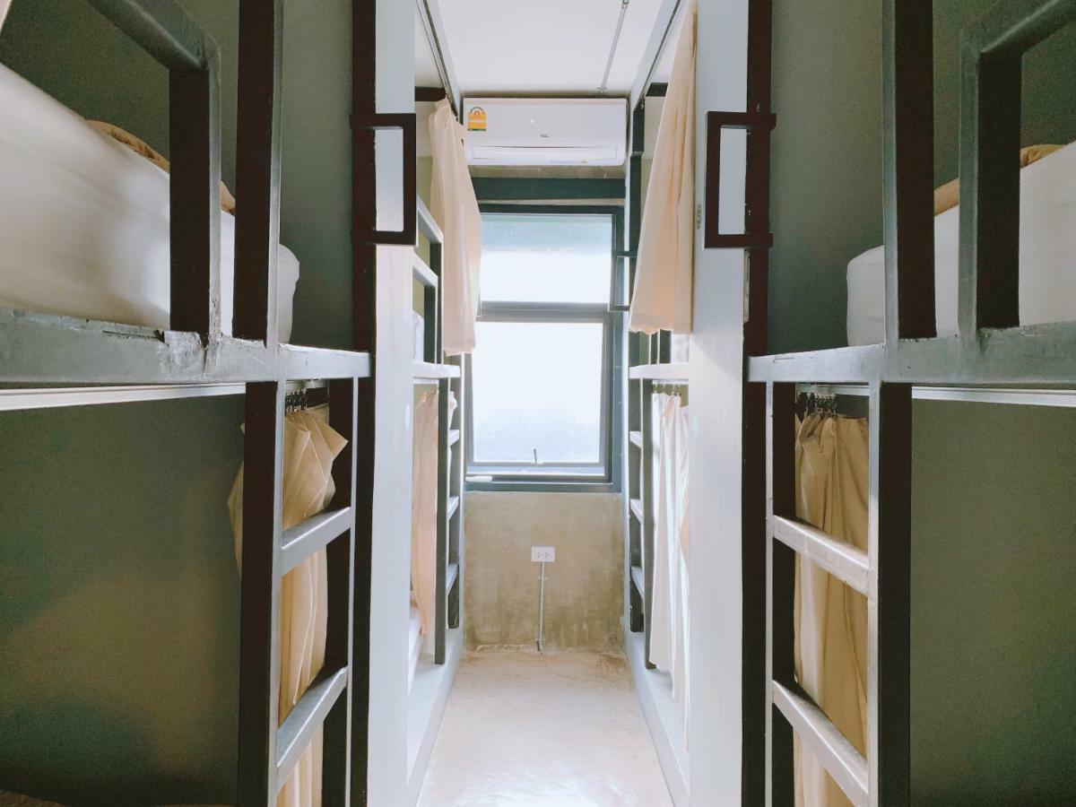Oasis Cafe And Nap Hostel กรุงเทพมหานคร ภายนอก รูปภาพ