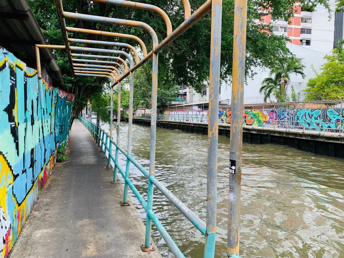 Oasis Cafe And Nap Hostel กรุงเทพมหานคร ภายนอก รูปภาพ