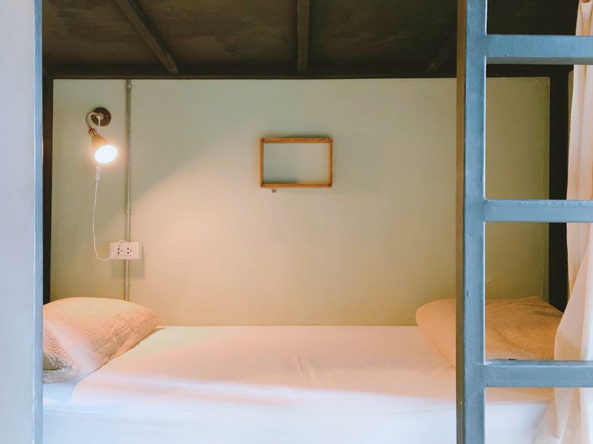 Oasis Cafe And Nap Hostel กรุงเทพมหานคร ภายนอก รูปภาพ
