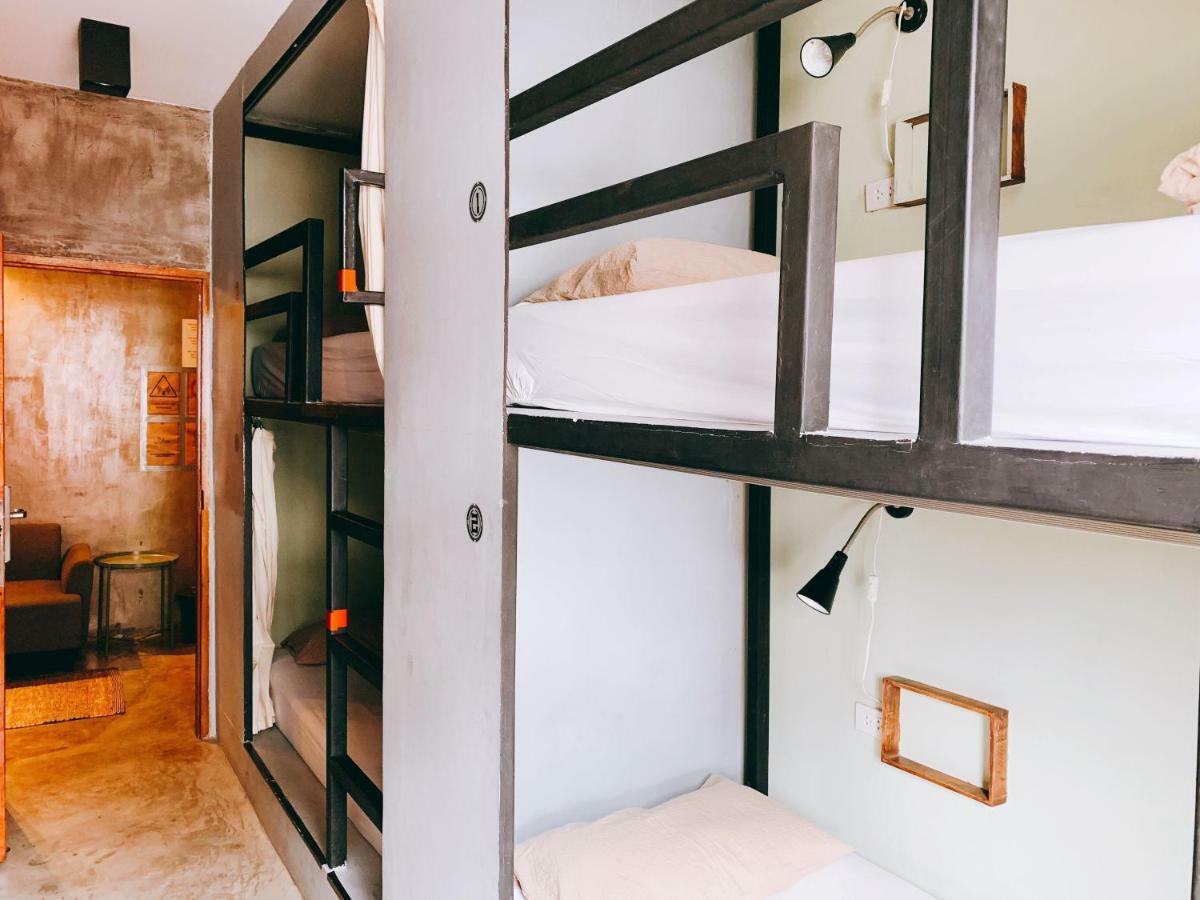 Oasis Cafe And Nap Hostel กรุงเทพมหานคร ภายนอก รูปภาพ